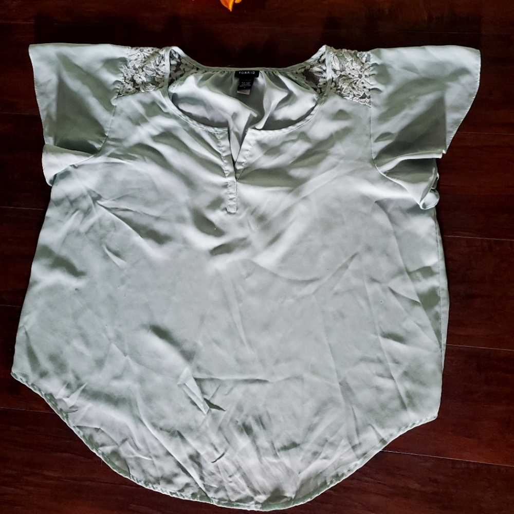 TORRID GREEN TOP - Picture 2 of 7